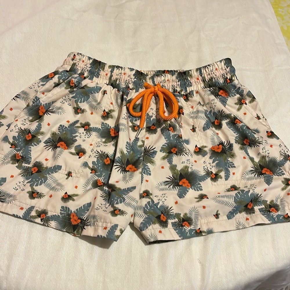 711 NWOT- vivre la vie shorts - woman’s SZ Large